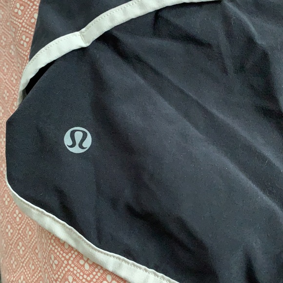 Lulu lemon shorts - Picture 4 of 6